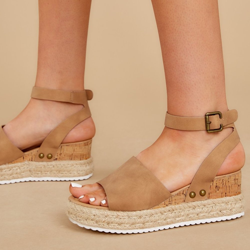 NWOT Red Dress Boutique tan espadrille sandals